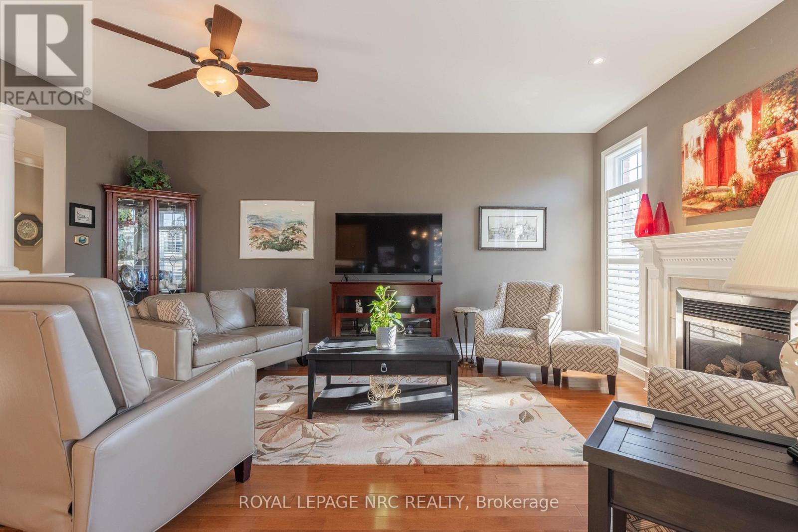 47 Countryside Drive, St. Catharines (Grapeview), ON - Indoor Photo Showing Living Room With Fireplace