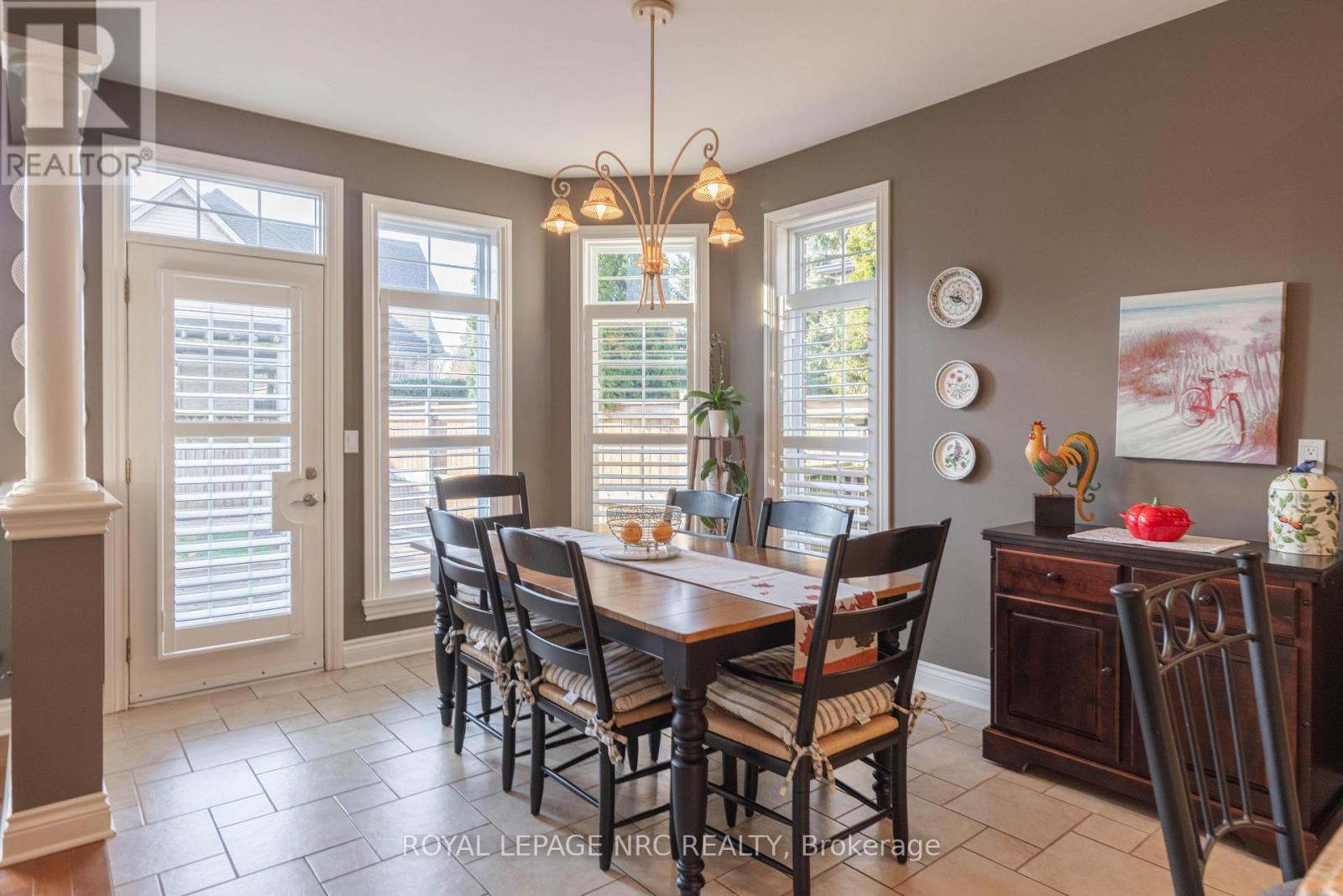 47 Countryside Drive, St. Catharines (Grapeview), ON - Indoor Photo Showing Dining Room