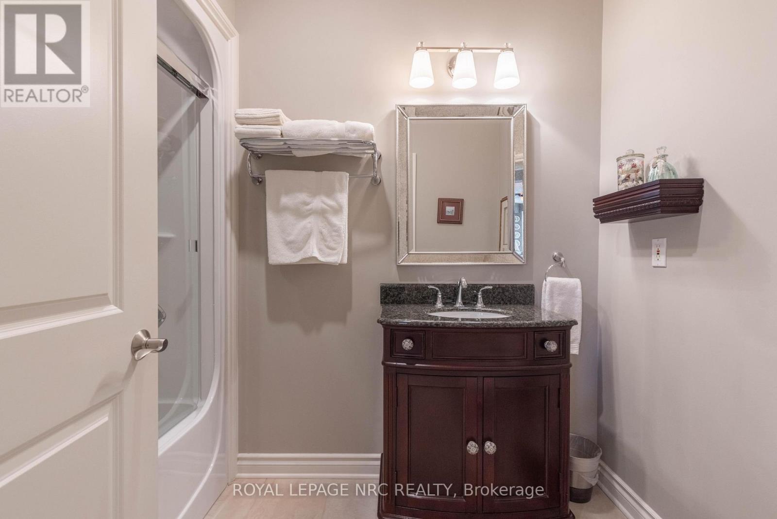 47 Countryside Drive, St. Catharines (Grapeview), ON - Indoor Photo Showing Bathroom