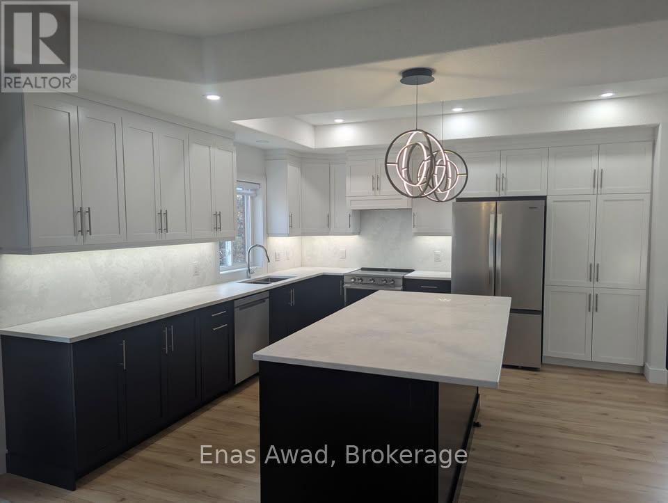 828 Moonrock Avenue, Greater Sudbury (Sudbury), ON - Indoor Photo Showing Kitchen With Upgraded Kitchen