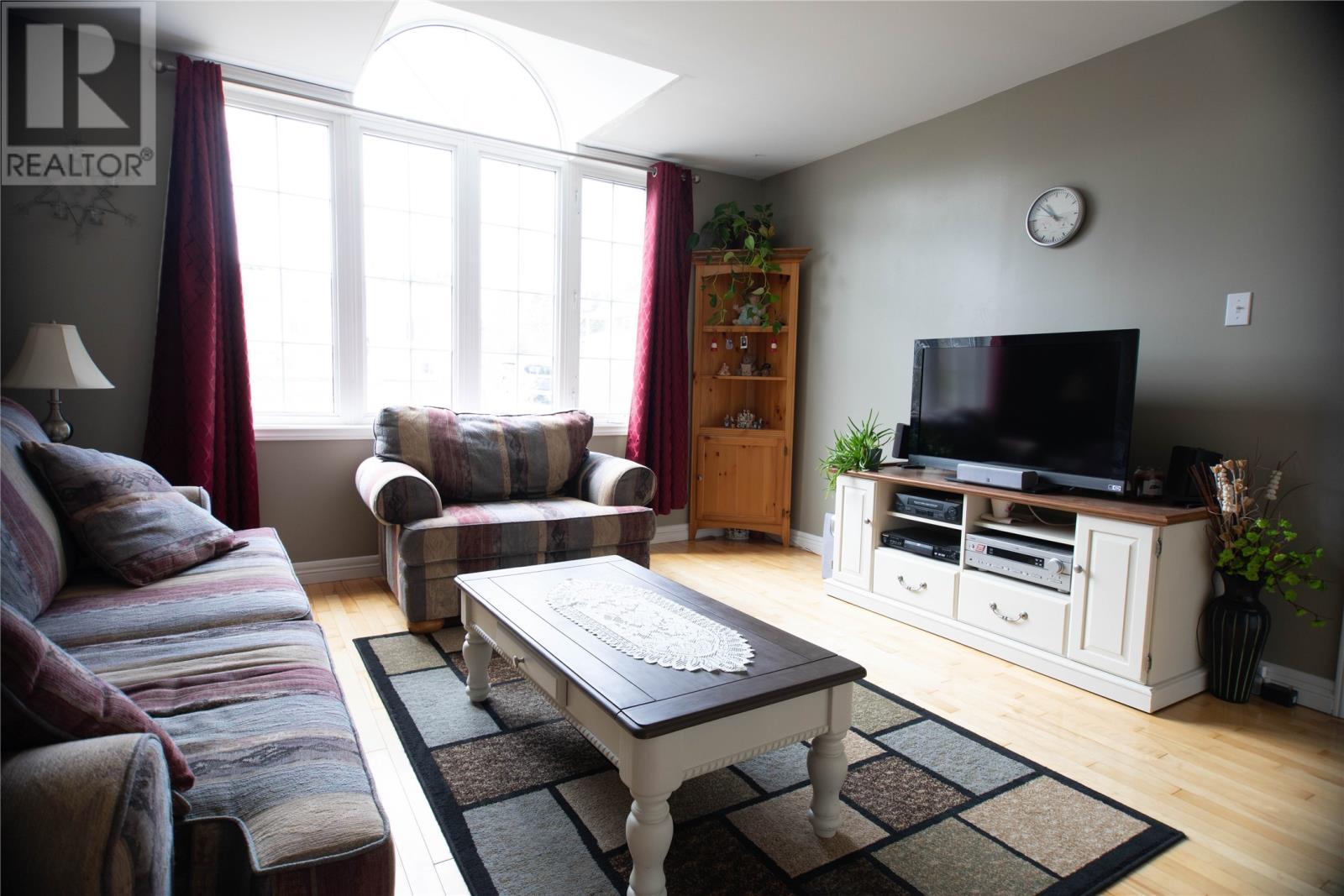 24 Alexander Crescent, Glovertown, NL - Indoor Photo Showing Living Room