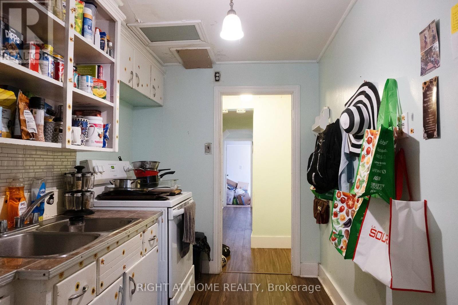 229 Elgin Street W, Arnprior, ON - Indoor