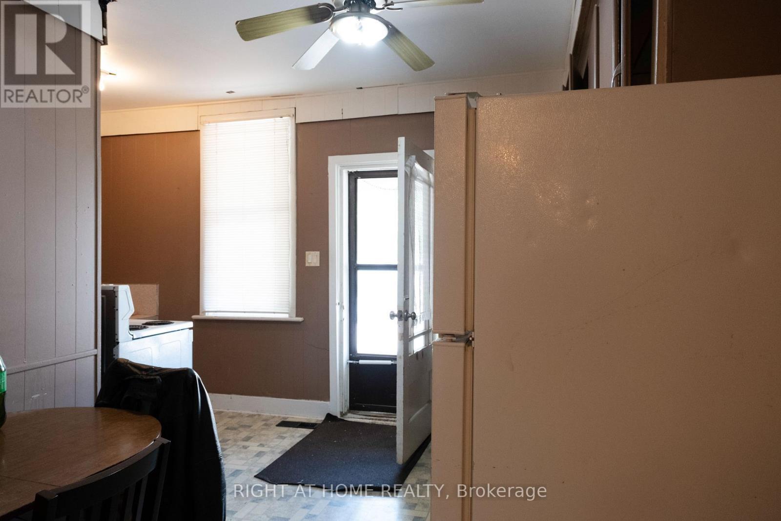 229 Elgin Street W, Arnprior, ON - Indoor