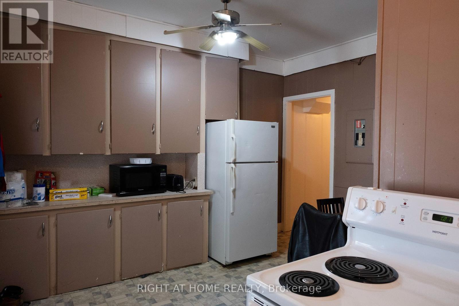 229 Elgin Street W, Arnprior, ON - Indoor Photo Showing Kitchen
