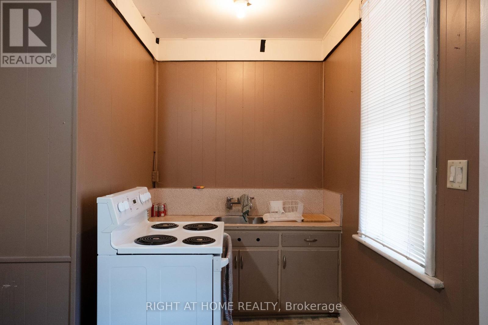 229 Elgin Street W, Arnprior, ON - Indoor Photo Showing Kitchen