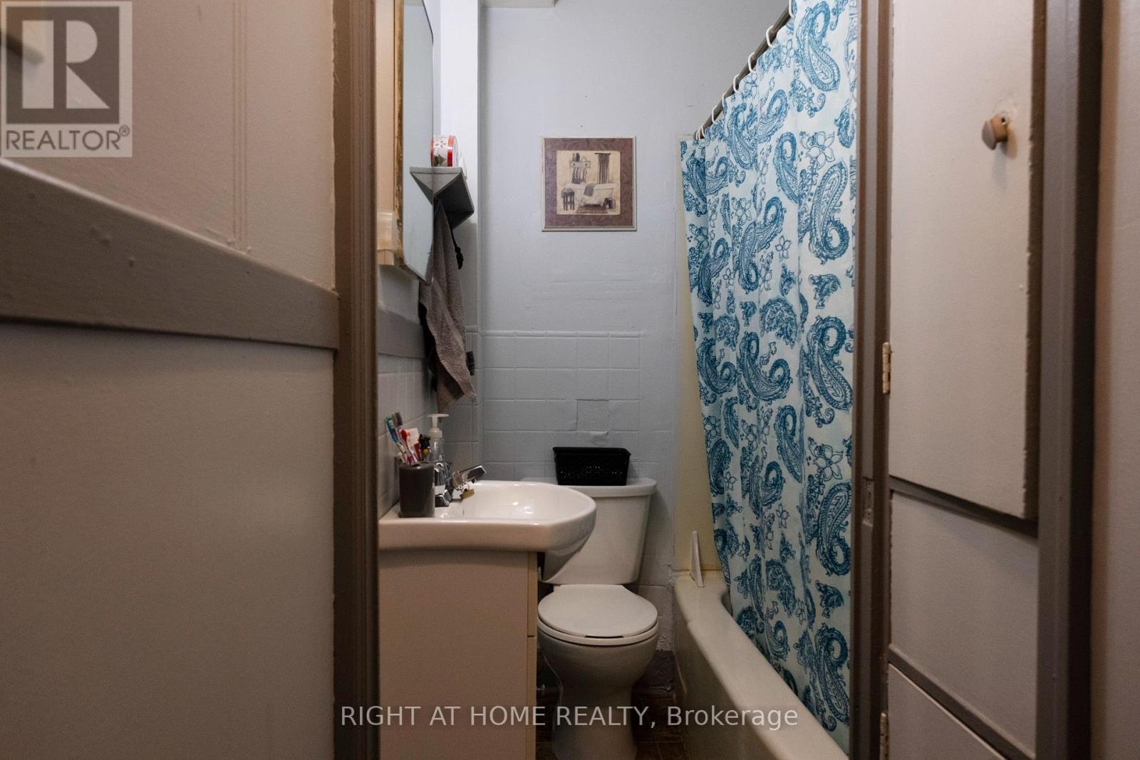 229 Elgin Street W, Arnprior, ON - Indoor Photo Showing Bathroom
