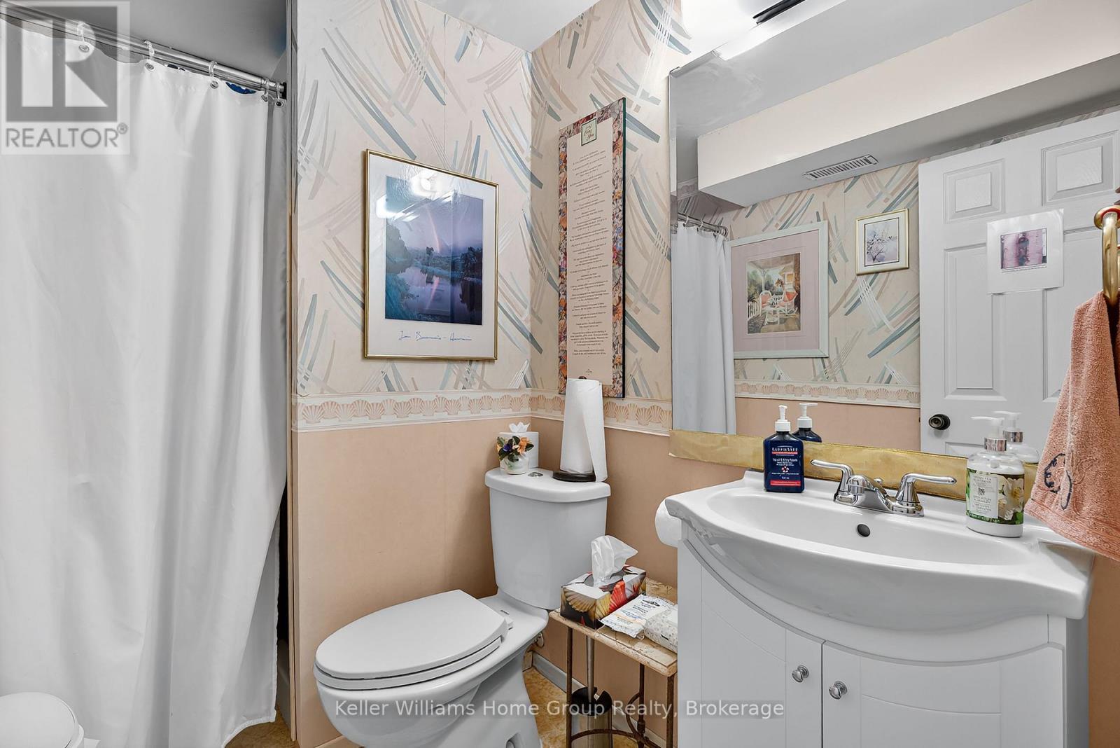 114 Dovercliffe Road, Guelph (Dovercliffe Park/Old University), ON - Indoor Photo Showing Bathroom