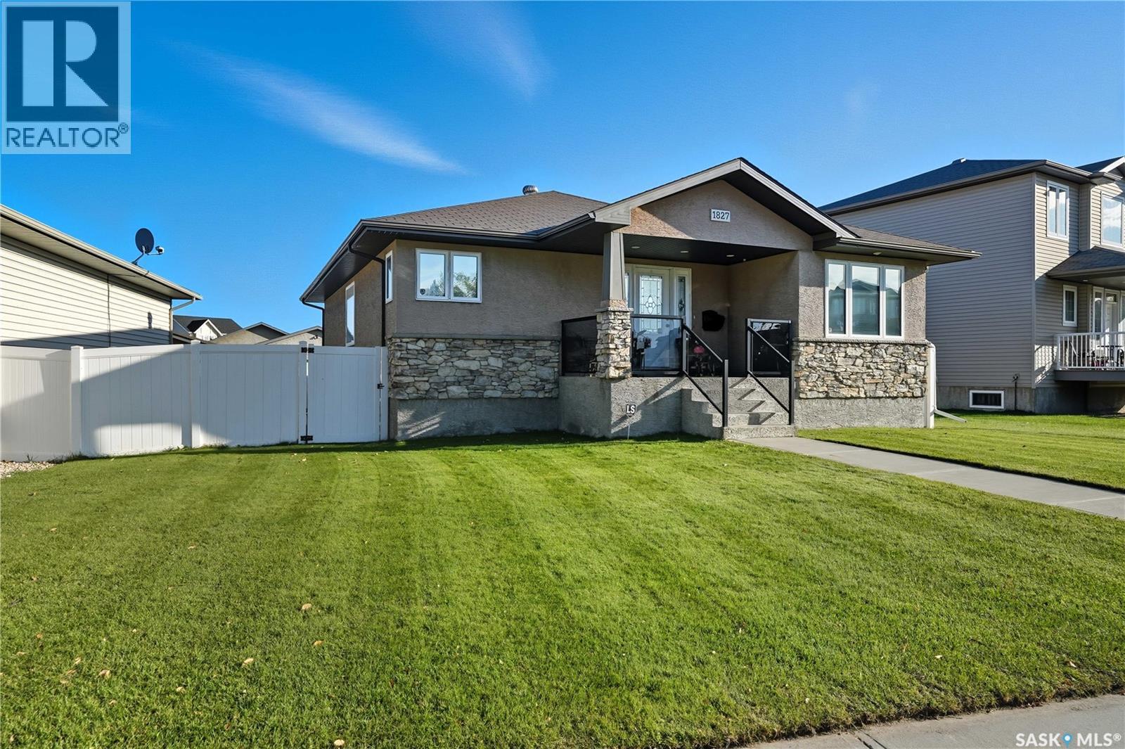 1827 Norman Mackenzie Road, Regina, SK - Outdoor With Deck Patio Veranda