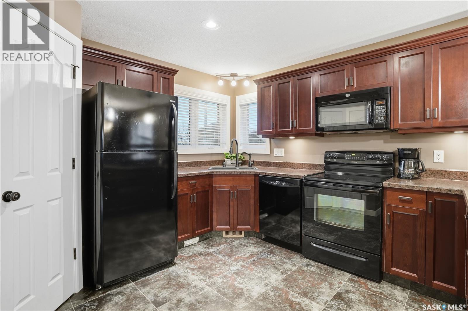 1827 Norman Mackenzie Road, Regina, SK - Indoor Photo Showing Kitchen