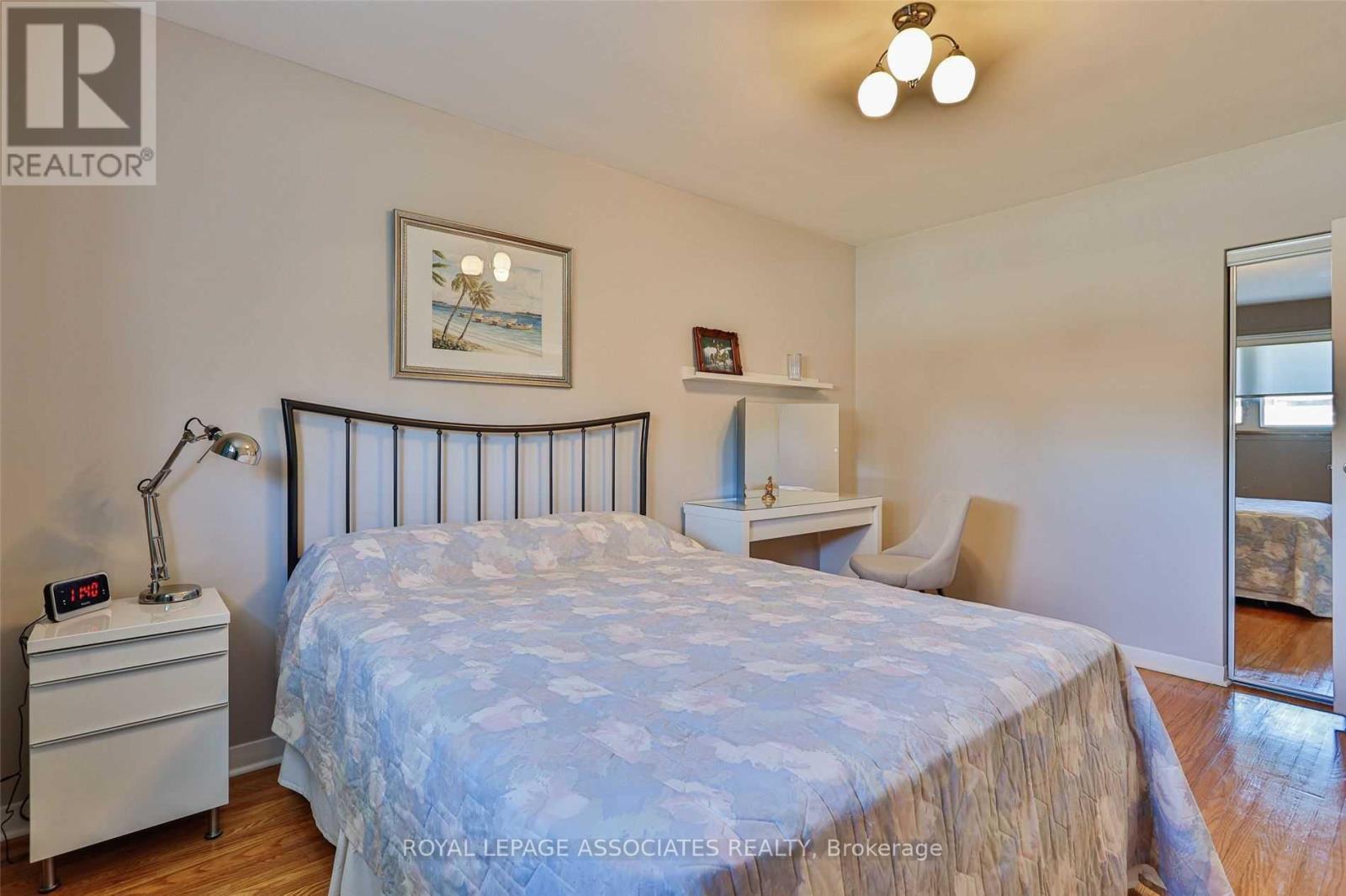 166 Lynnbrook Drive, Toronto, ON - Indoor Photo Showing Bedroom