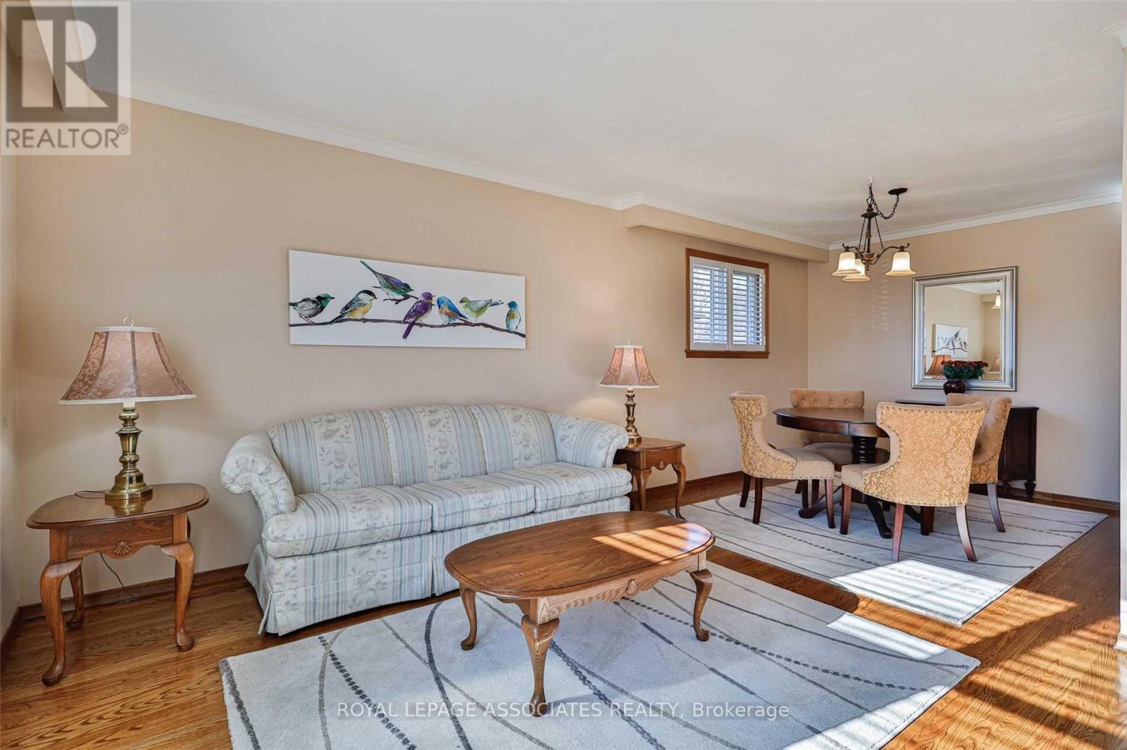 166 Lynnbrook Drive, Toronto, ON - Indoor Photo Showing Living Room