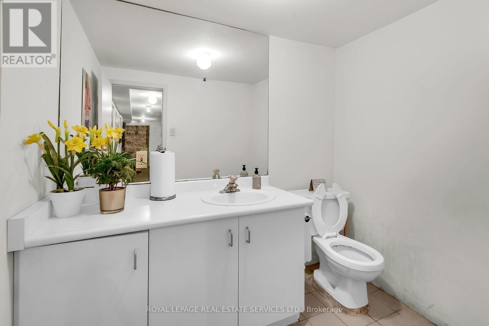 1232 St Clair Avenue W, Toronto, ON