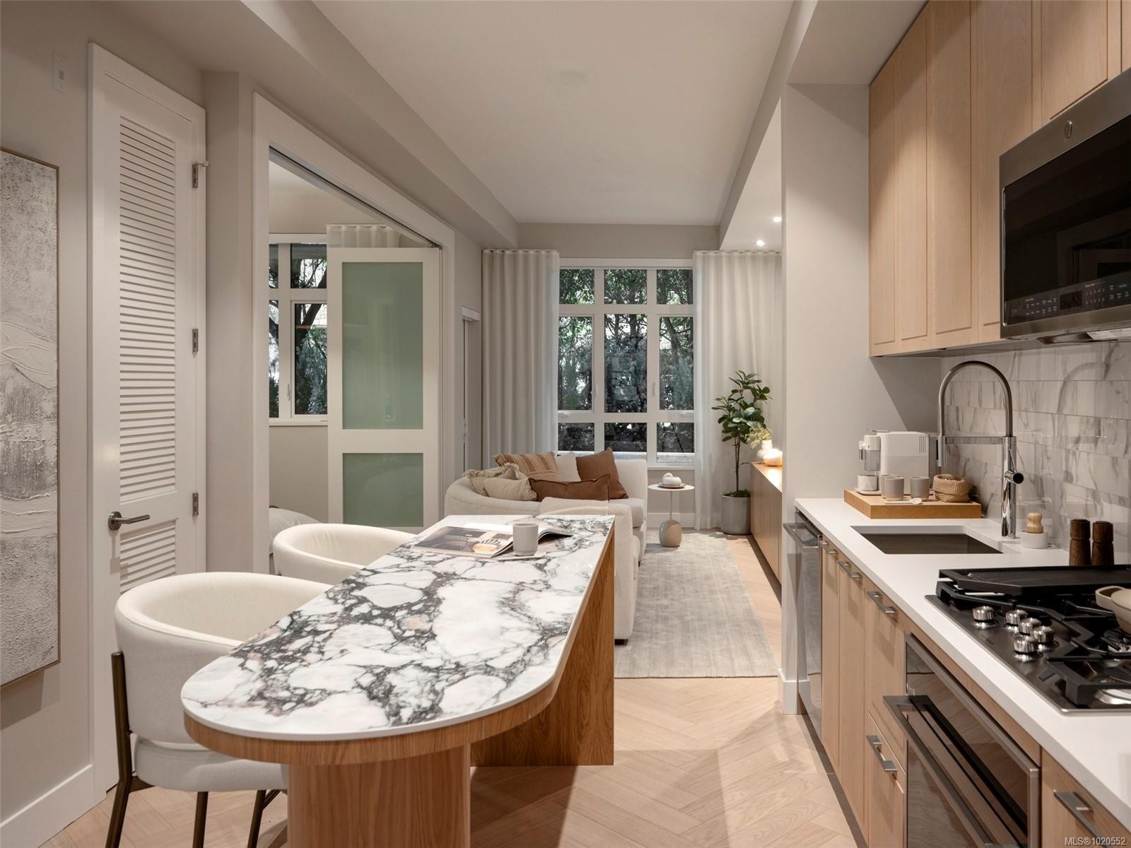 403-427 Lampson St, Esquimalt, BC - Indoor Photo Showing Kitchen With Upgraded Kitchen