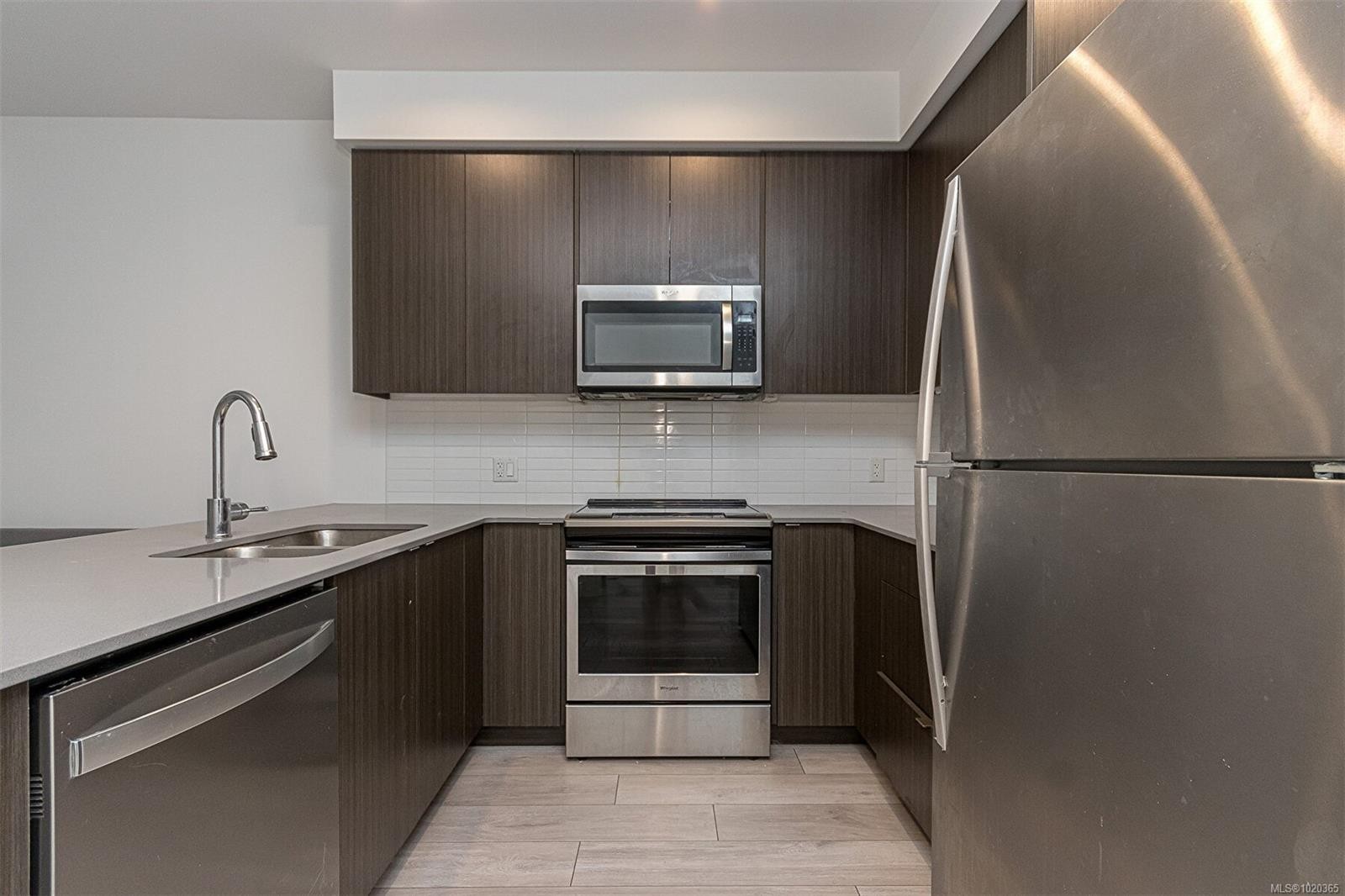 210-991 Mckenzie Ave, Saanich, BC - Indoor Photo Showing Kitchen With Double Sink With Upgraded Kitchen