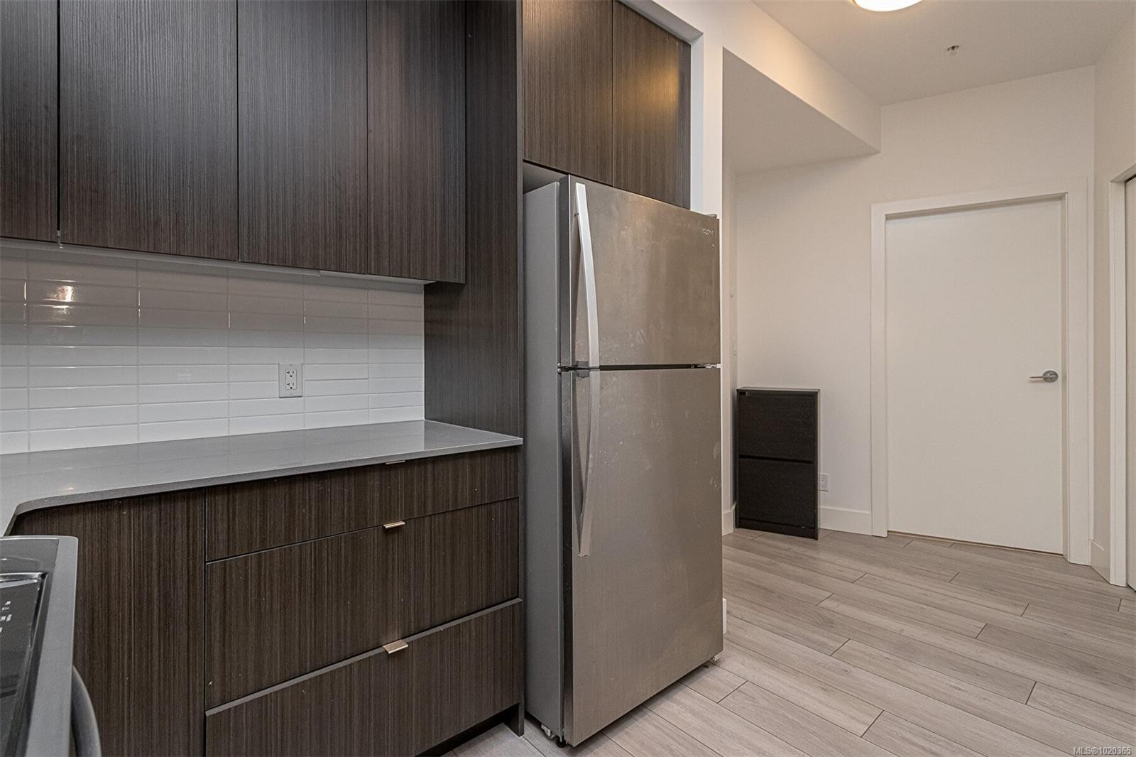 210-991 Mckenzie Ave, Saanich, BC - Indoor Photo Showing Kitchen