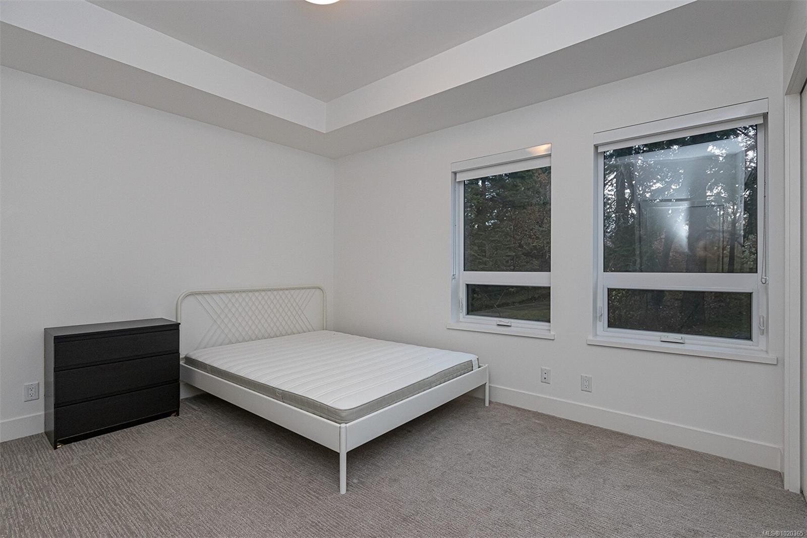 210-991 Mckenzie Ave, Saanich, BC - Indoor Photo Showing Bedroom