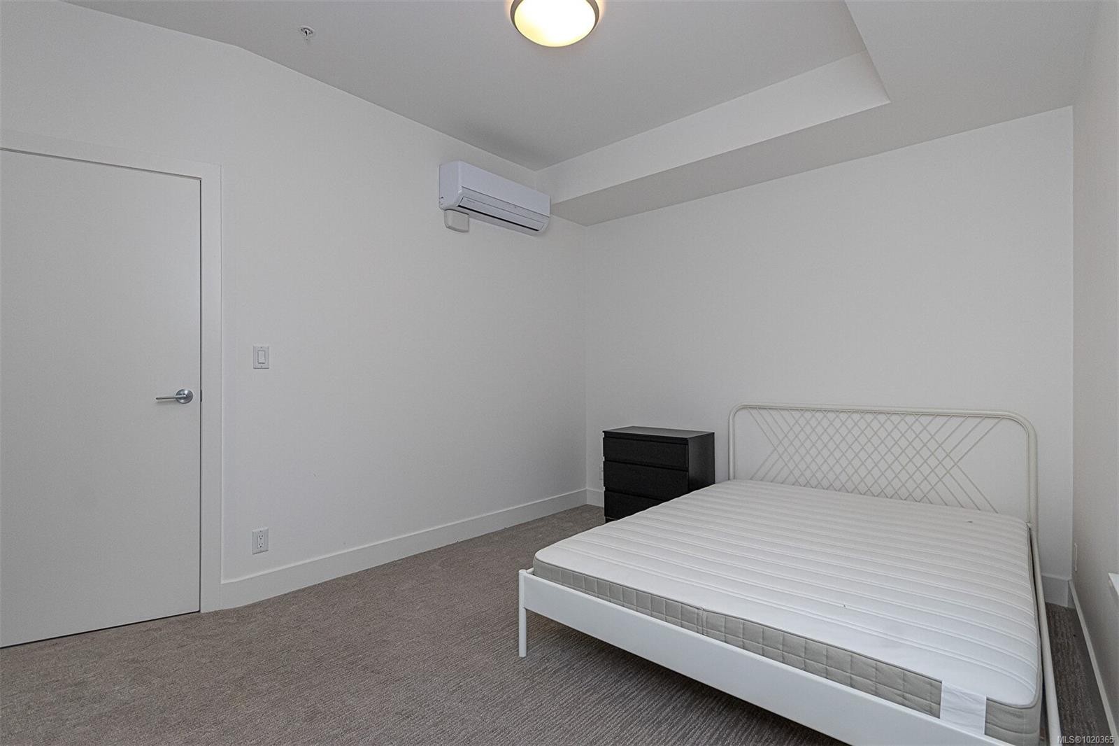 210-991 Mckenzie Ave, Saanich, BC - Indoor Photo Showing Bedroom