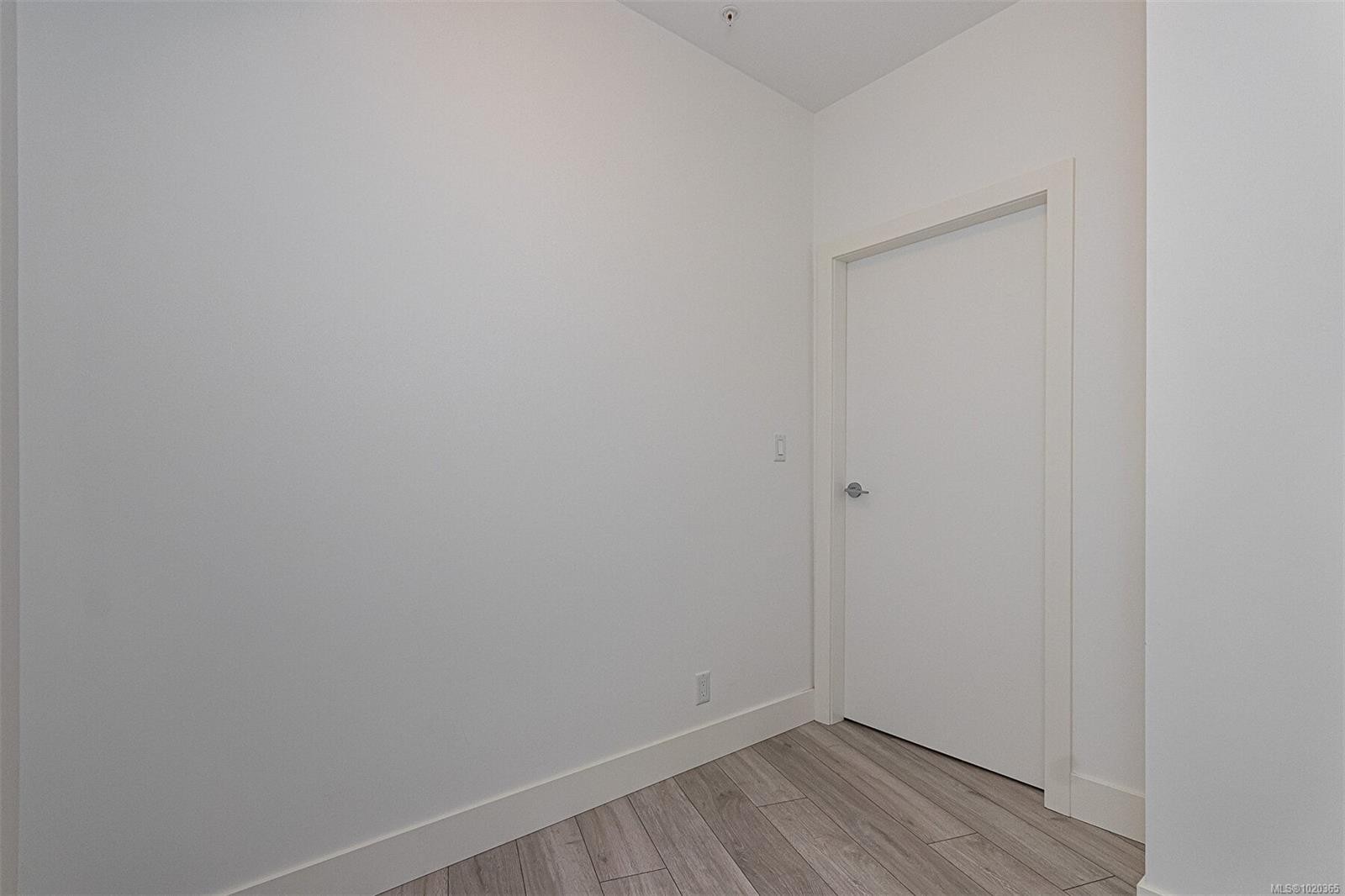 210-991 Mckenzie Ave, Saanich, BC - Indoor Photo Showing Other Room