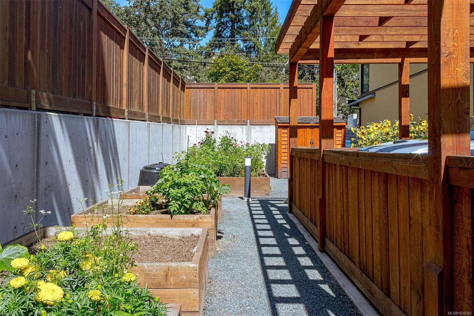 210-991 Mckenzie Ave, Saanich, BC - Outdoor With Exterior