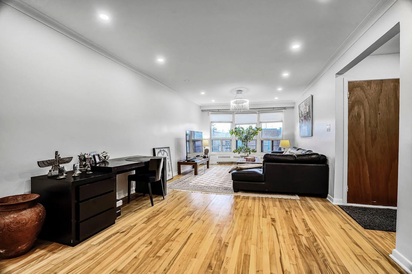 Salon - 3830 - 3832 Rue De La Peltrie, Montréal (Côte-Des-Neiges/Notre-Dame-De-Grâce), QC - Indoor