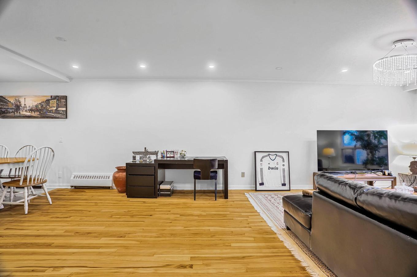 Salon - 3830 - 3832 Rue De La Peltrie, Montréal (Côte-Des-Neiges/Notre-Dame-De-Grâce), QC - Indoor