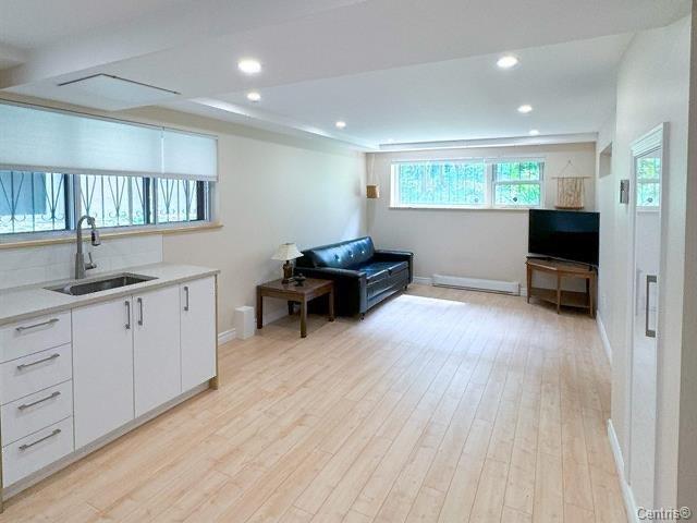 Salon - 3830 - 3832 Rue De La Peltrie, Montréal (Côte-Des-Neiges/Notre-Dame-De-Grâce), QC - Indoor