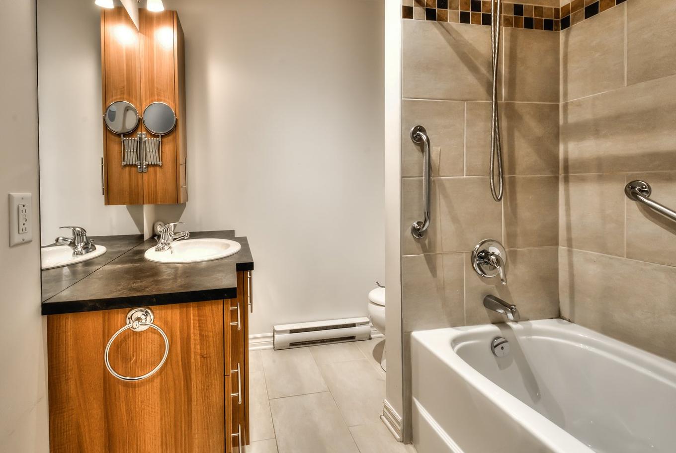 Salle de bains - 1-548 Boul. St-Luc, Saint-Jean-Sur-Richelieu, QC - Indoor Photo Showing Bathroom