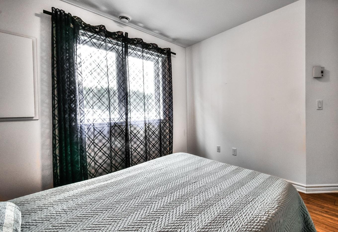 Chambre à coucher - 1-548 Boul. St-Luc, Saint-Jean-Sur-Richelieu, QC - Indoor Photo Showing Bedroom