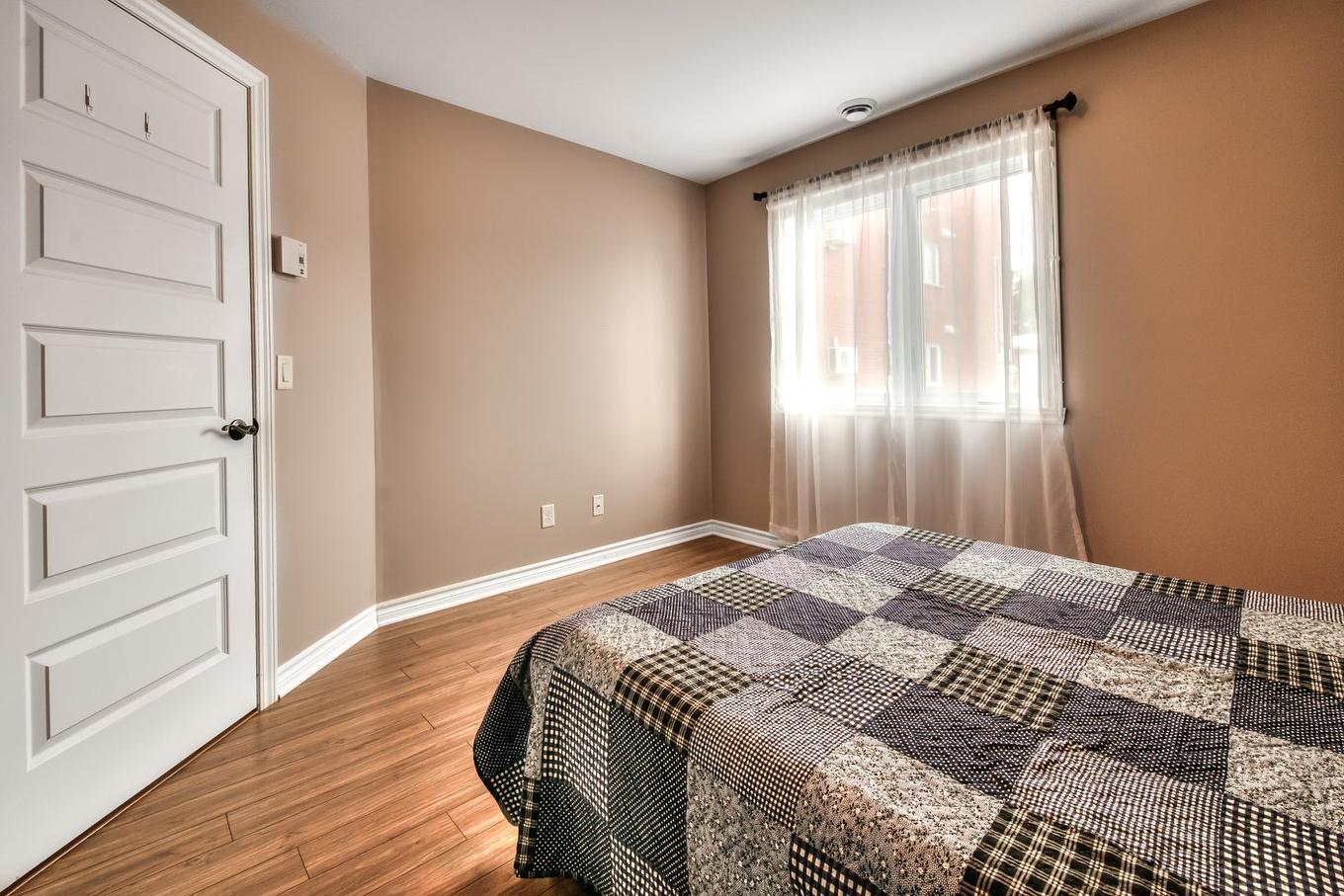Chambre à coucher principale - 1-548 Boul. St-Luc, Saint-Jean-Sur-Richelieu, QC - Indoor Photo Showing Bedroom