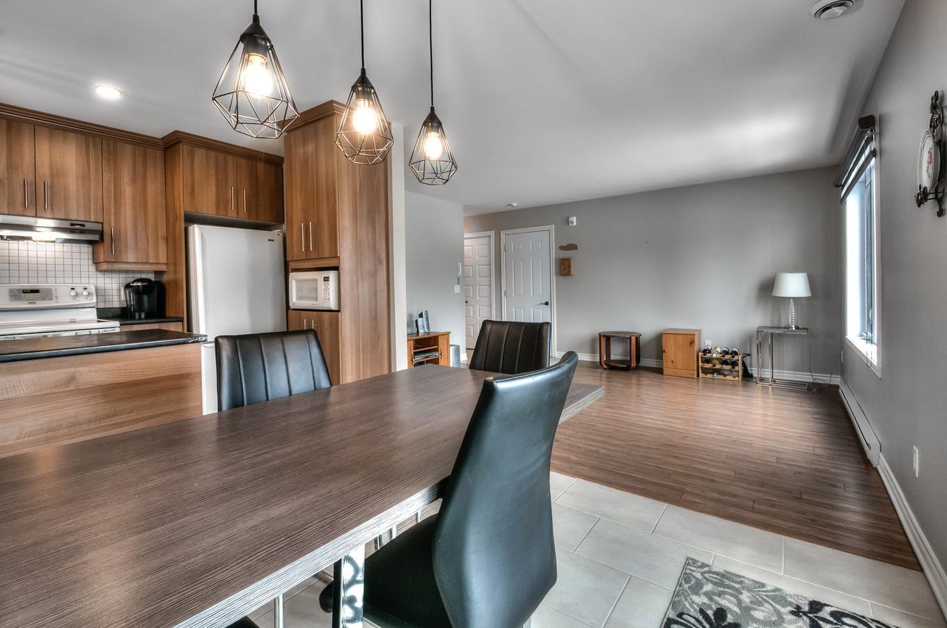 Vue d'ensemble - 1-548 Boul. St-Luc, Saint-Jean-Sur-Richelieu, QC - Indoor