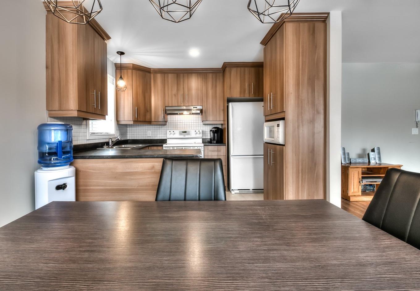 Cuisine - 1-548 Boul. St-Luc, Saint-Jean-Sur-Richelieu, QC - Indoor Photo Showing Kitchen