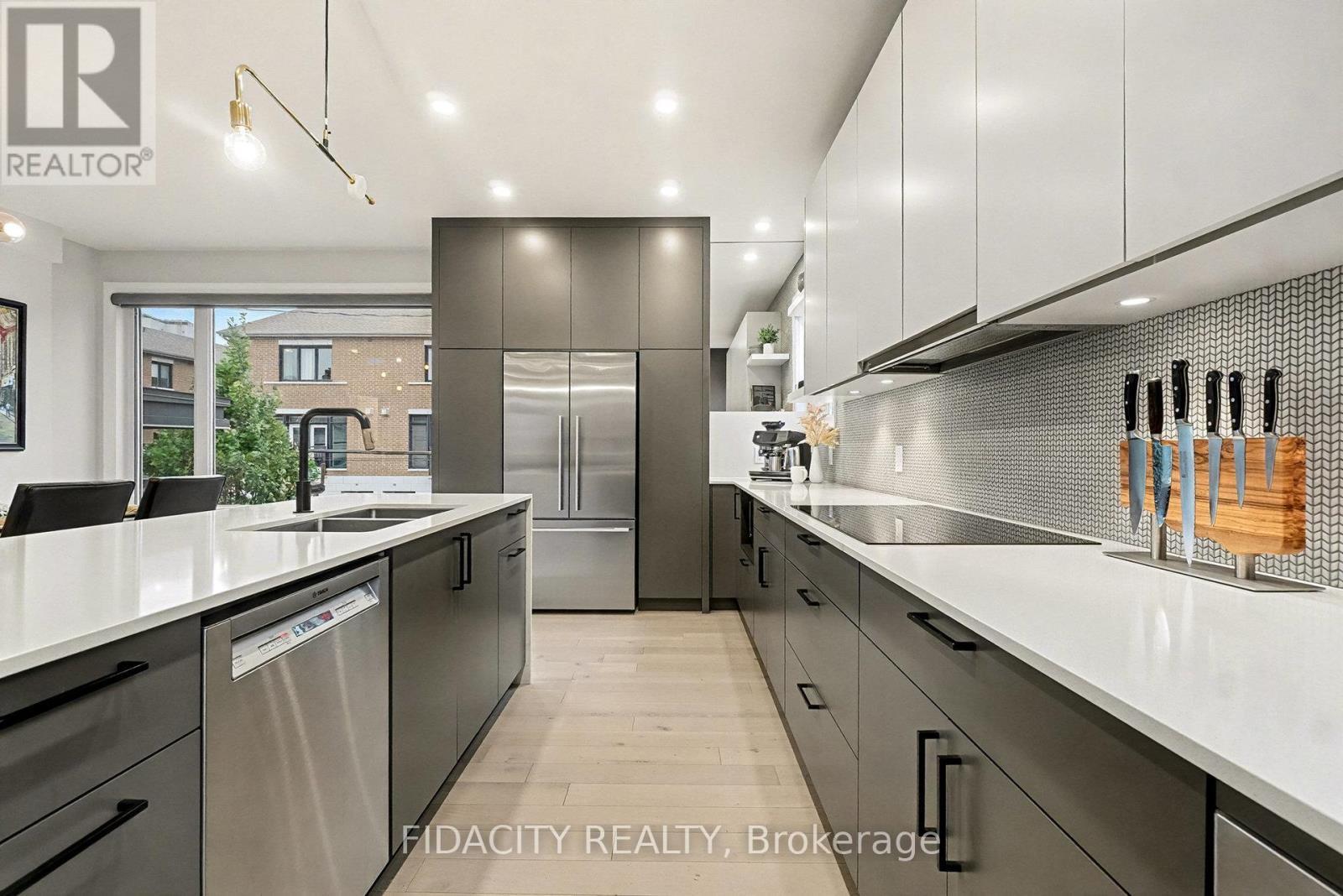 103 Tay Street, Ottawa, ON - Indoor Photo Showing Kitchen With Double Sink With Upgraded Kitchen