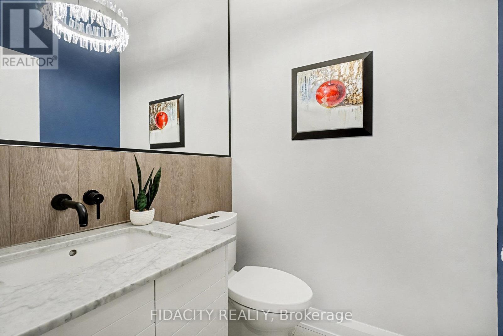 Powder room - 103 Tay Street, Ottawa, ON - Indoor Photo Showing Bathroom