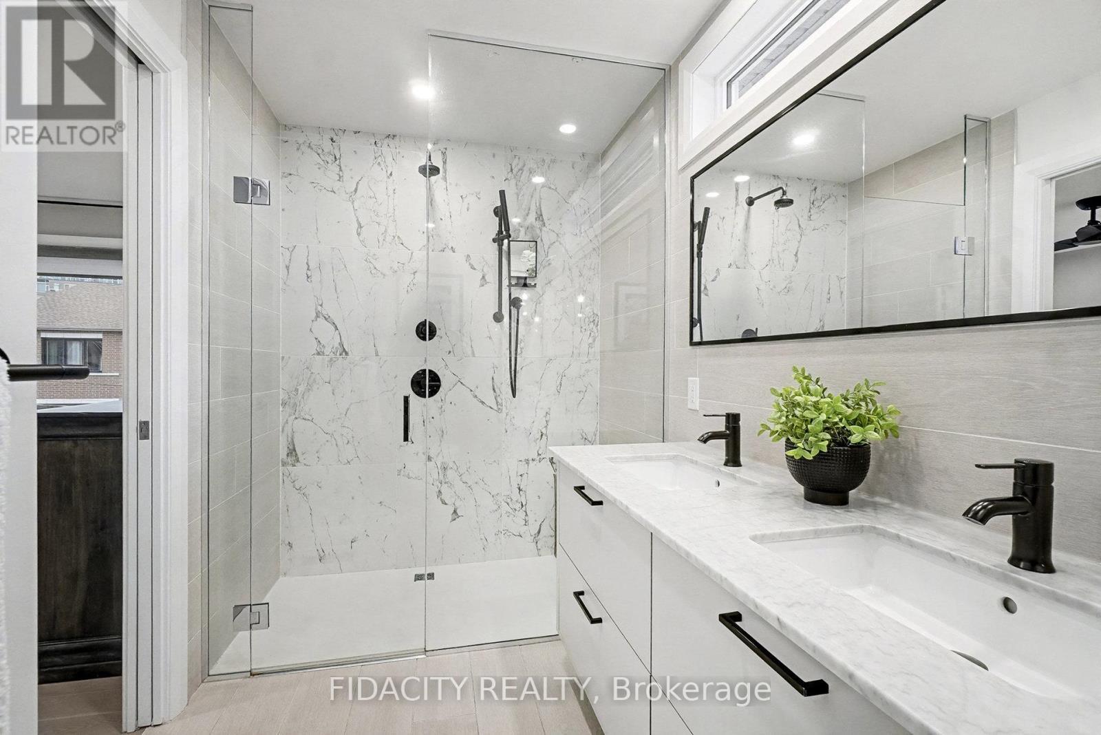 Primary ensuite - 103 Tay Street, Ottawa, ON - Indoor Photo Showing Bathroom