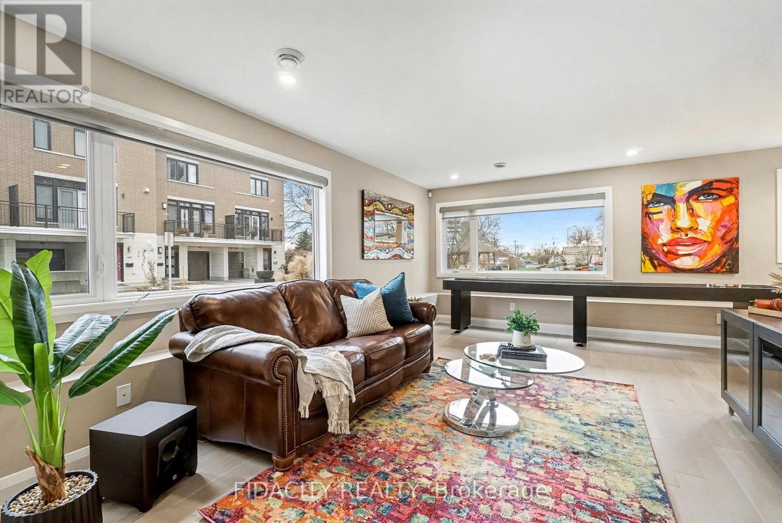 103 Tay Street, Ottawa, ON - Indoor Photo Showing Living Room