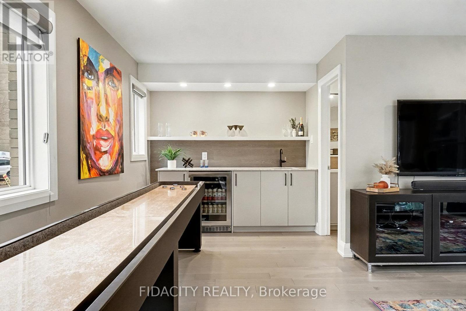 103 Tay Street, Ottawa, ON - Indoor Photo Showing Other Room