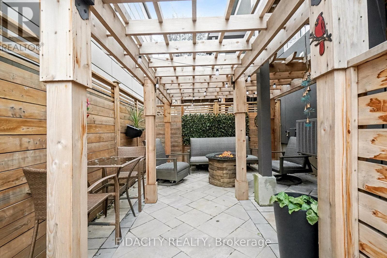 103 Tay Street, Ottawa, ON - Indoor Photo Showing Other Room