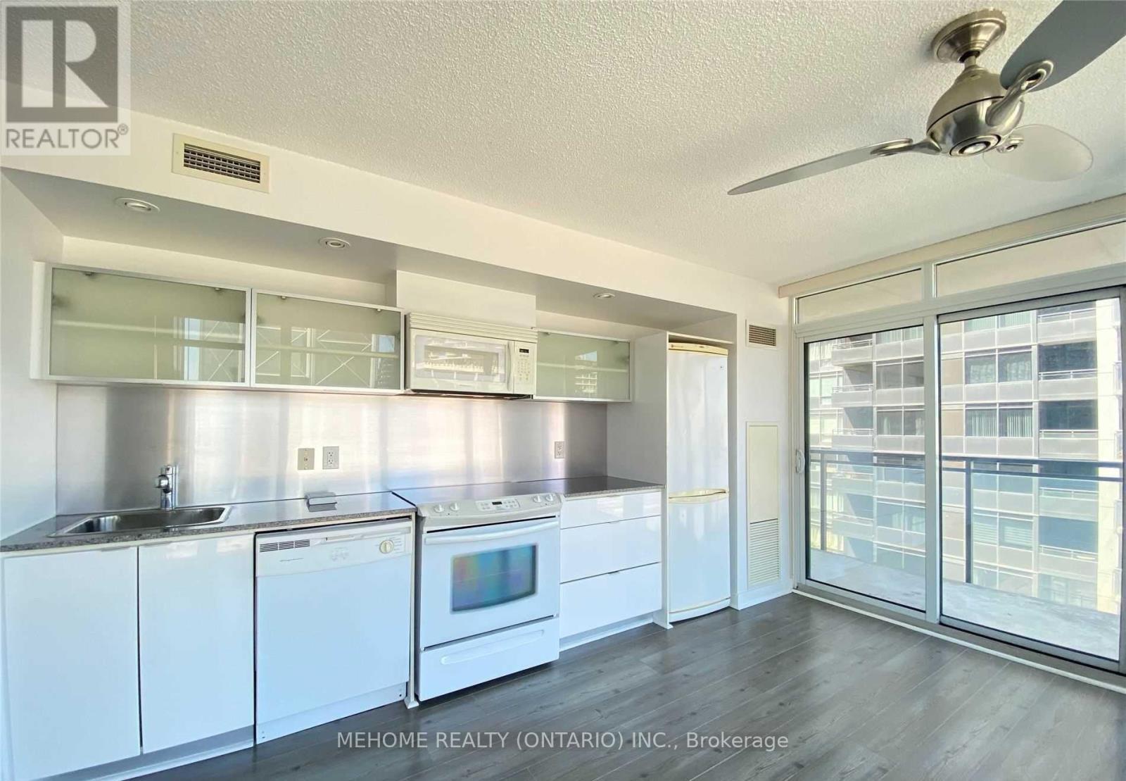 1902 - 4K Spadina Avenue, Toronto, ON - Indoor Photo Showing Kitchen