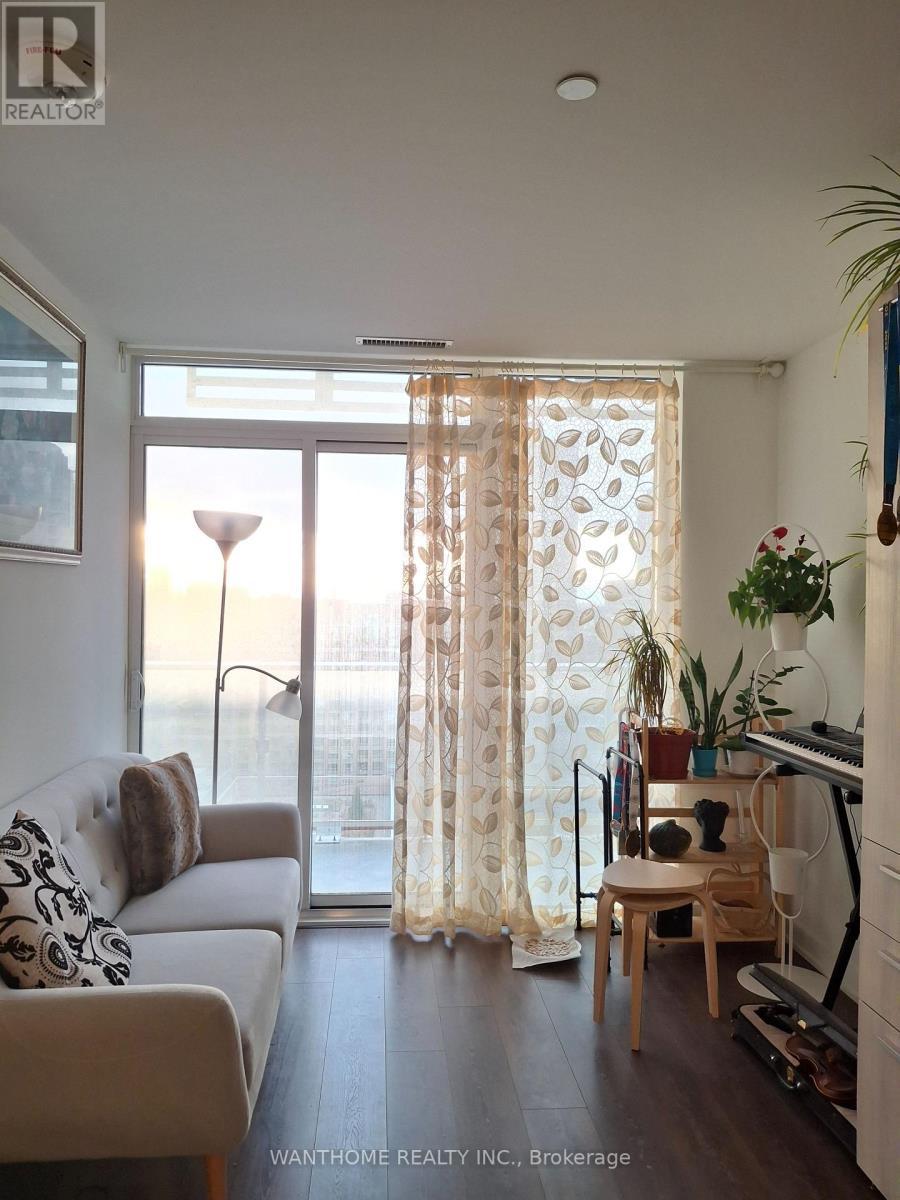 1605 - 18 Maitland Terrace, Toronto, ON - Indoor Photo Showing Living Room