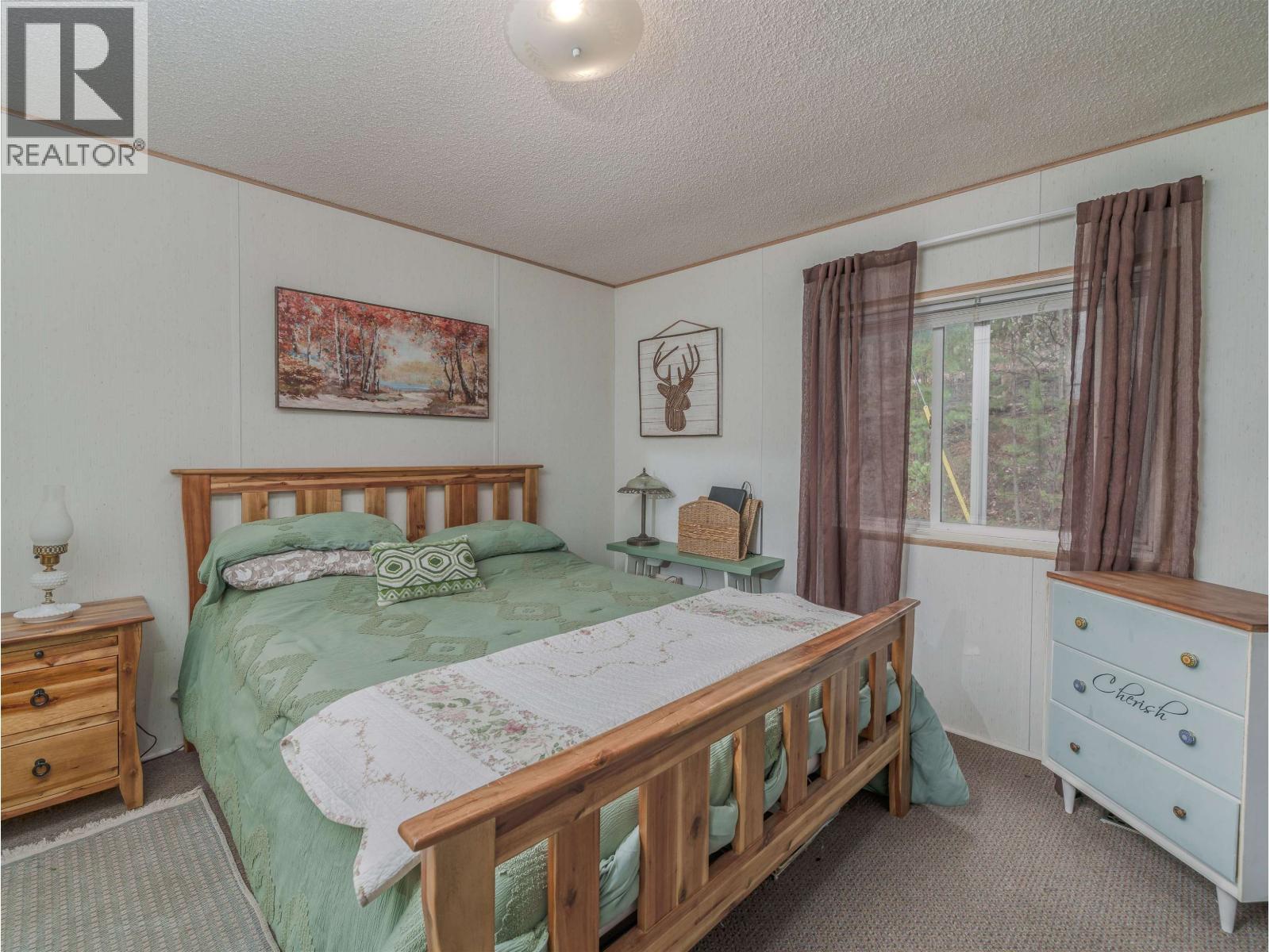 6324 Wolfe Road, 100 Mile House, BC - Indoor Photo Showing Bedroom