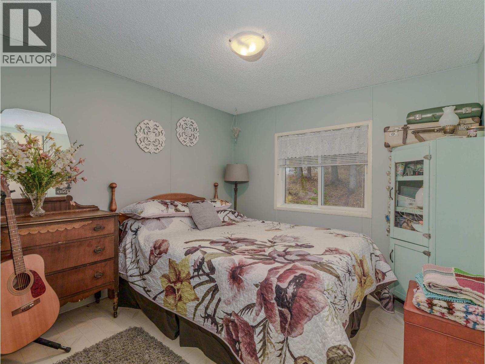 6324 Wolfe Road, 100 Mile House, BC - Indoor Photo Showing Bedroom