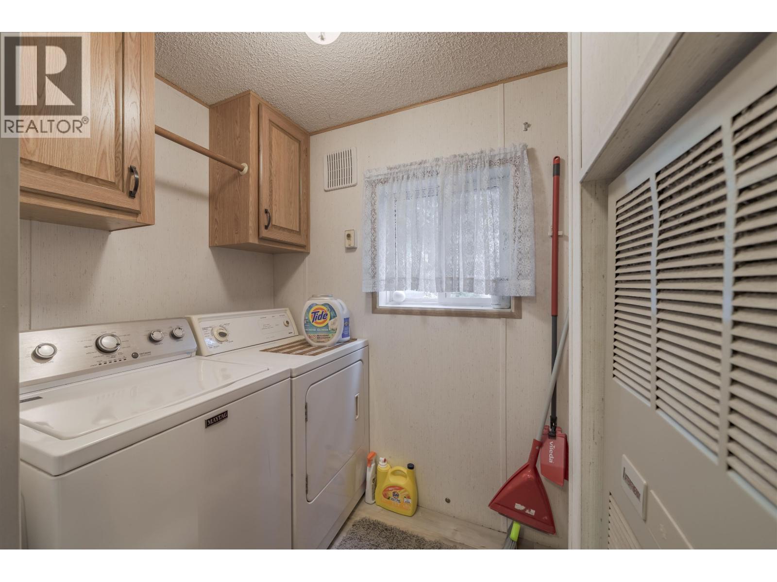 6324 Wolfe Road, 100 Mile House, BC - Indoor Photo Showing Laundry Room