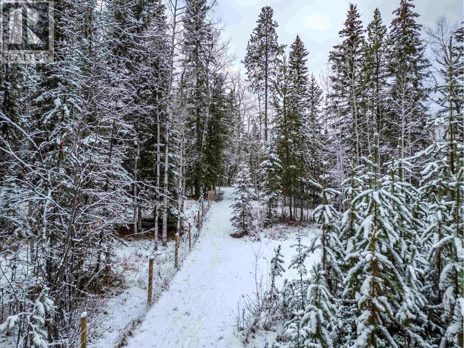 6324 Wolfe Road, 100 Mile House, BC - Outdoor