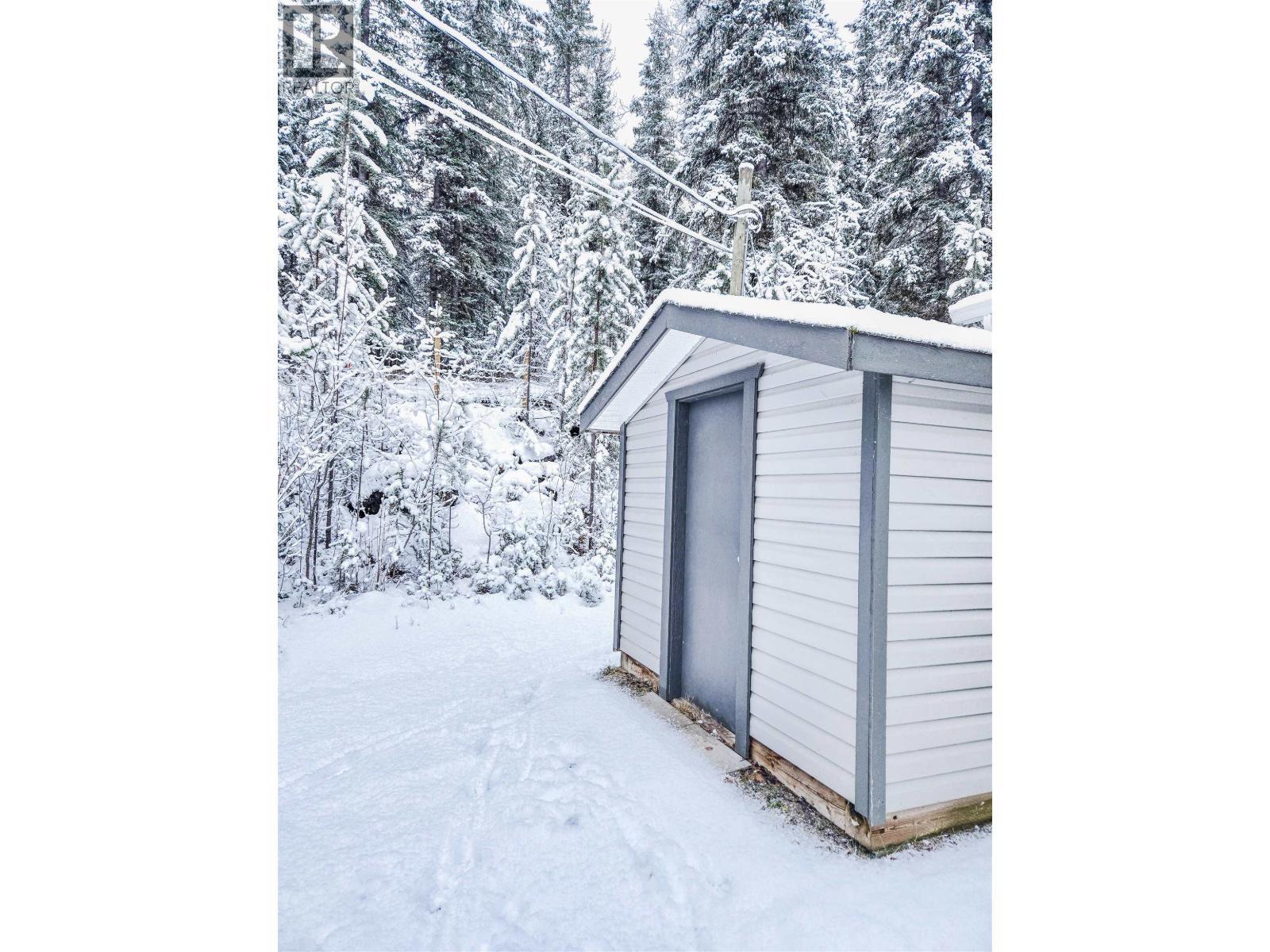 6324 Wolfe Road, 100 Mile House, BC - Outdoor