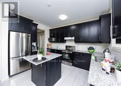 10 O'Connor Crescent, Brampton, ON - Indoor Photo Showing Kitchen