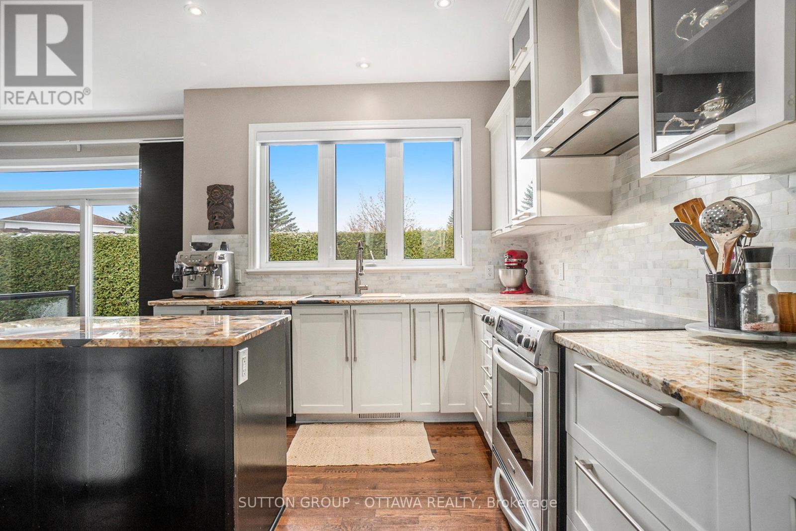 Gourmet Kitchen - 1969 Plainhill Drive, Ottawa, ON - Indoor Photo Showing Kitchen With Upgraded Kitchen