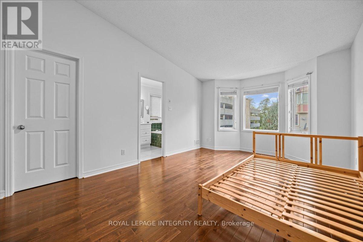 107 Corsica Private, Ottawa, ON - Indoor Photo Showing Other Room