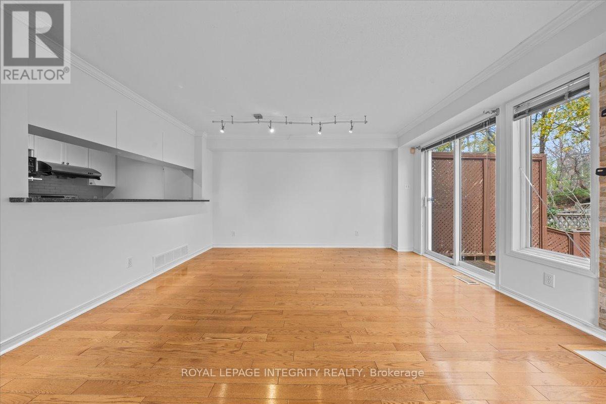 107 Corsica Private, Ottawa, ON - Indoor Photo Showing Other Room