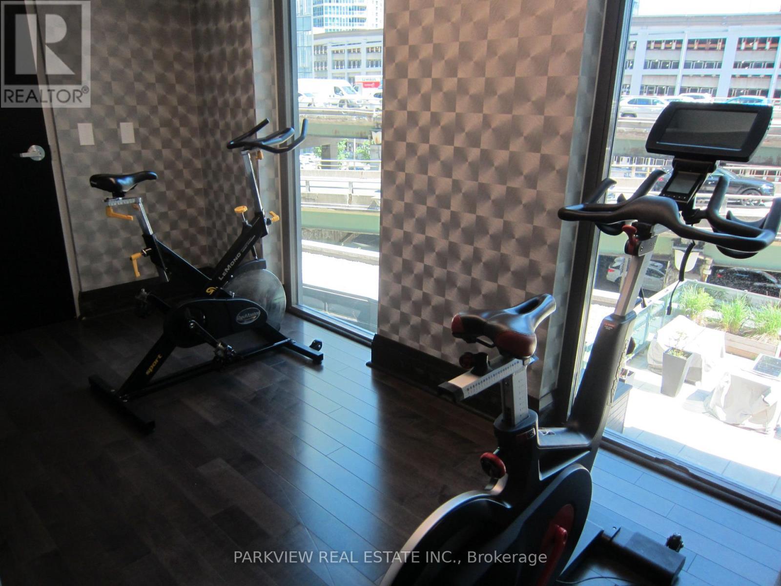 1615 - 25 Lower Simcoe Street, Toronto, ON - Indoor Photo Showing Gym Room