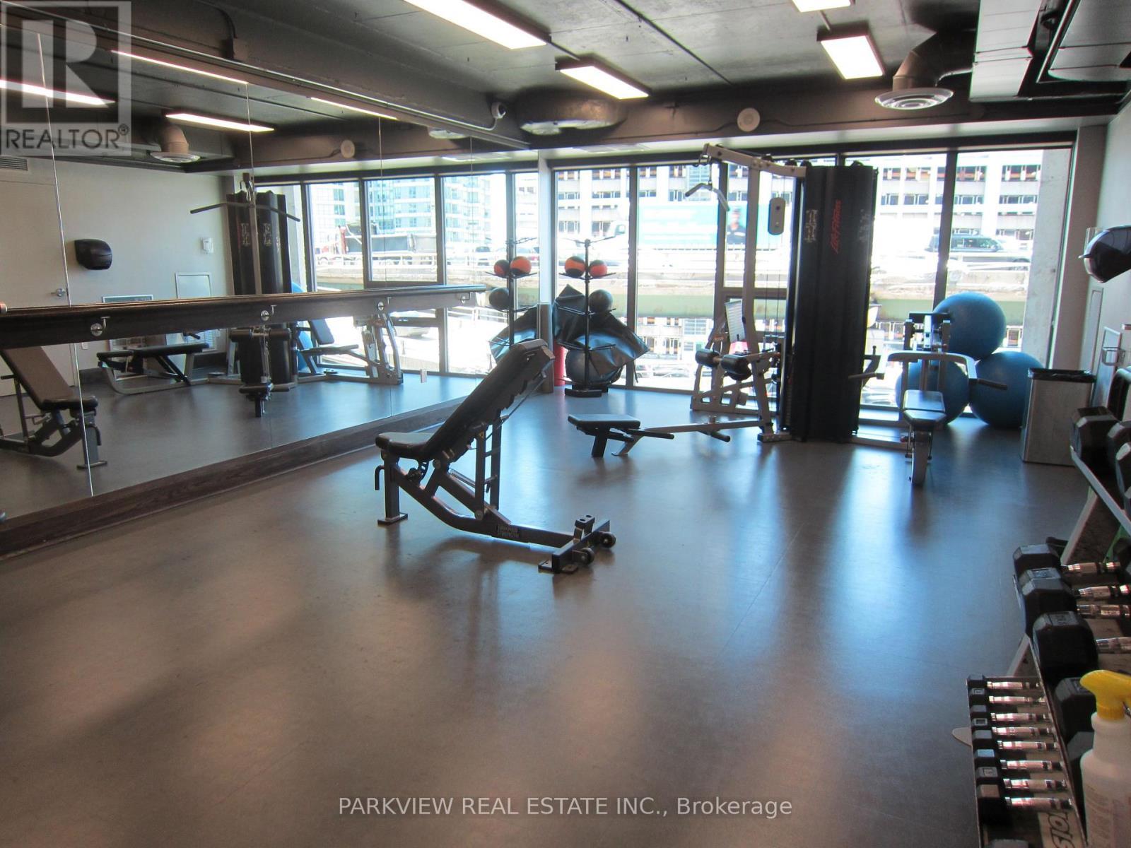 1615 - 25 Lower Simcoe Street, Toronto, ON - Indoor Photo Showing Gym Room